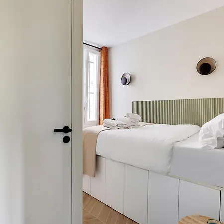 Voltaire - Republique Luxury *