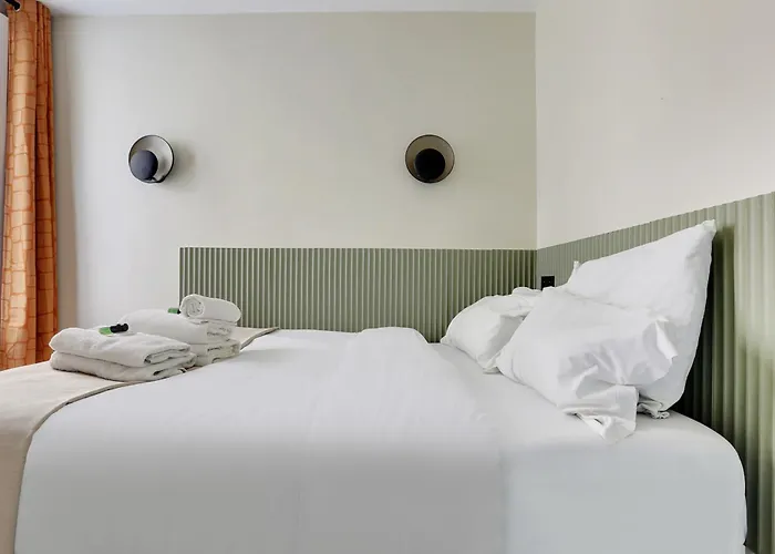 Voltaire - Republique Luxury Paris